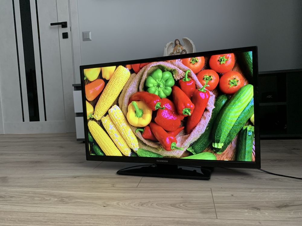 Телевізор Techwood 32 smart TV