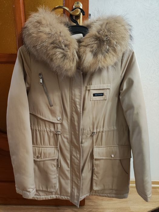 Зимова куртка в гарному стані