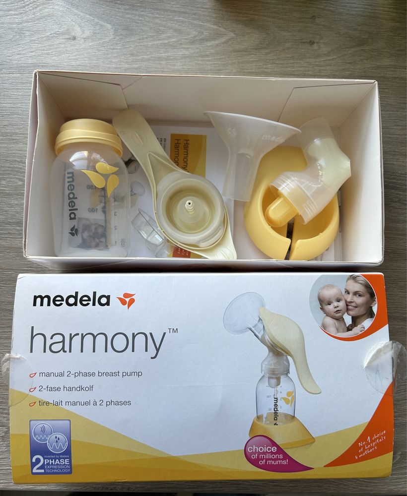 Ручний молоковідсмоктувач Medela Harmony +пакети для зберігання молока