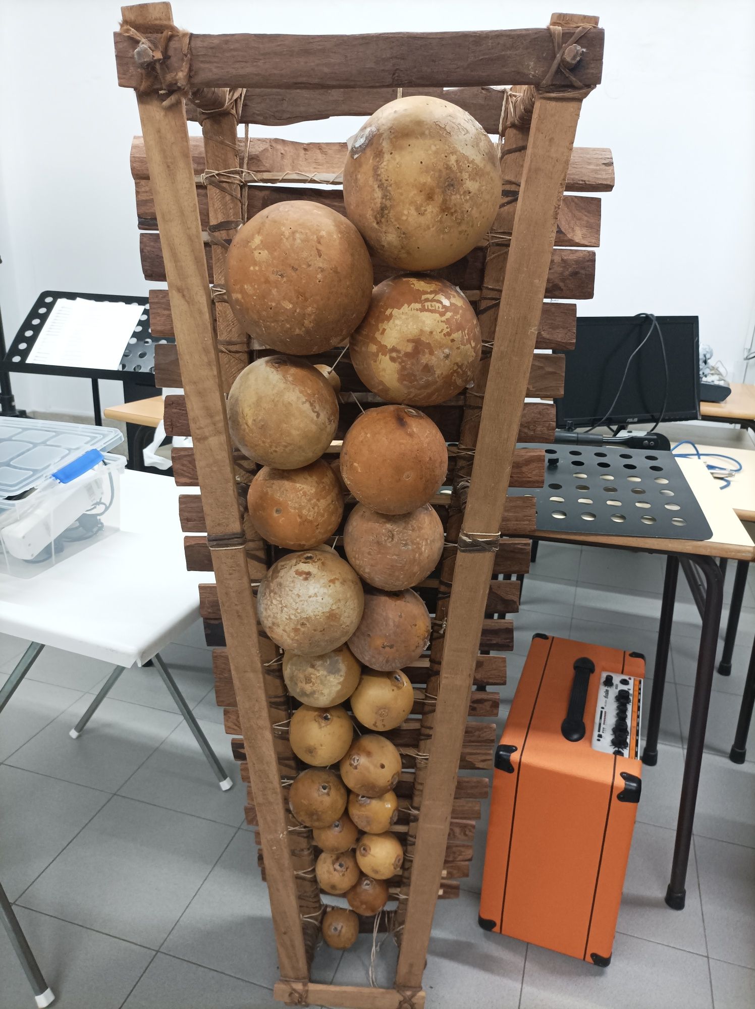 Balafom, como novo. Muito pouco uso.