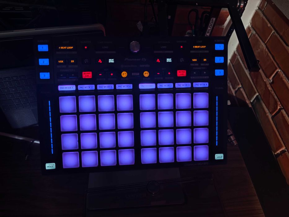 Kontroler Pioneer DDJ XP2 Serato rekordbox statyw