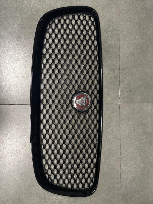 Atrapa Jaguar F-pyce