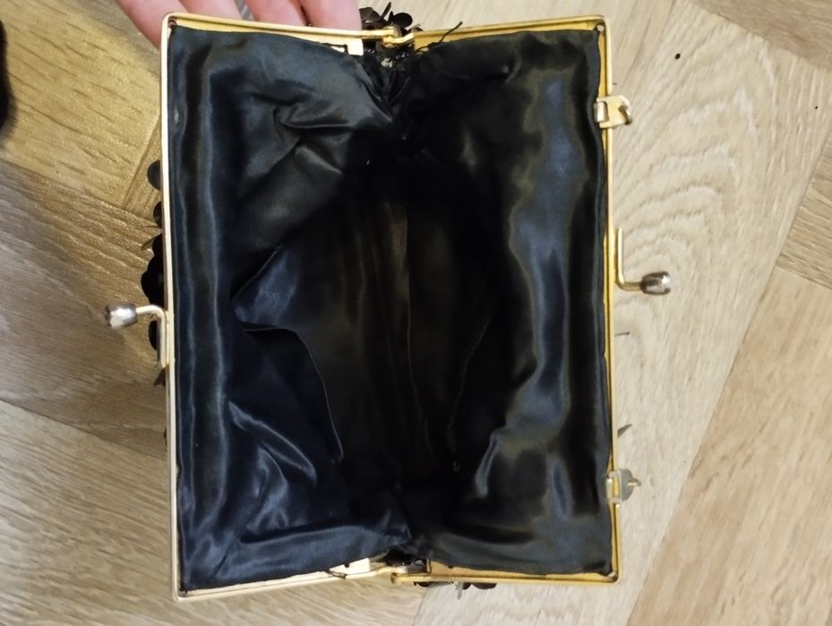 Яркий вечерний клатч