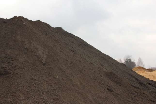 Ziemia ogrodowa sortowana z domieszką  torfu.