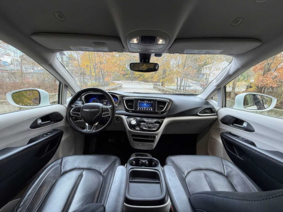 Chrysler Pacifica Touring L      2020