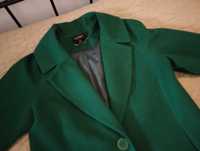 Piękny zielony płaszcz
