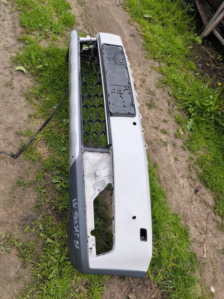 Zderzak przedni VW Passat B7 Ib7z