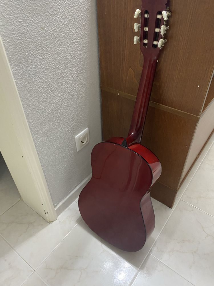 Guitarra em muito bom estado