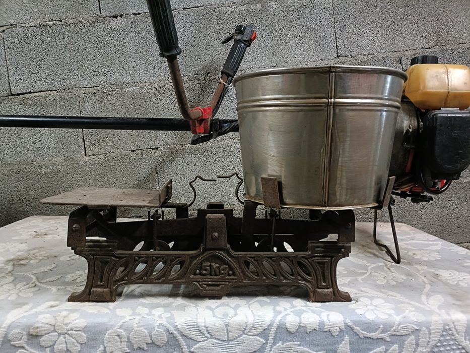 Balança antiga  .