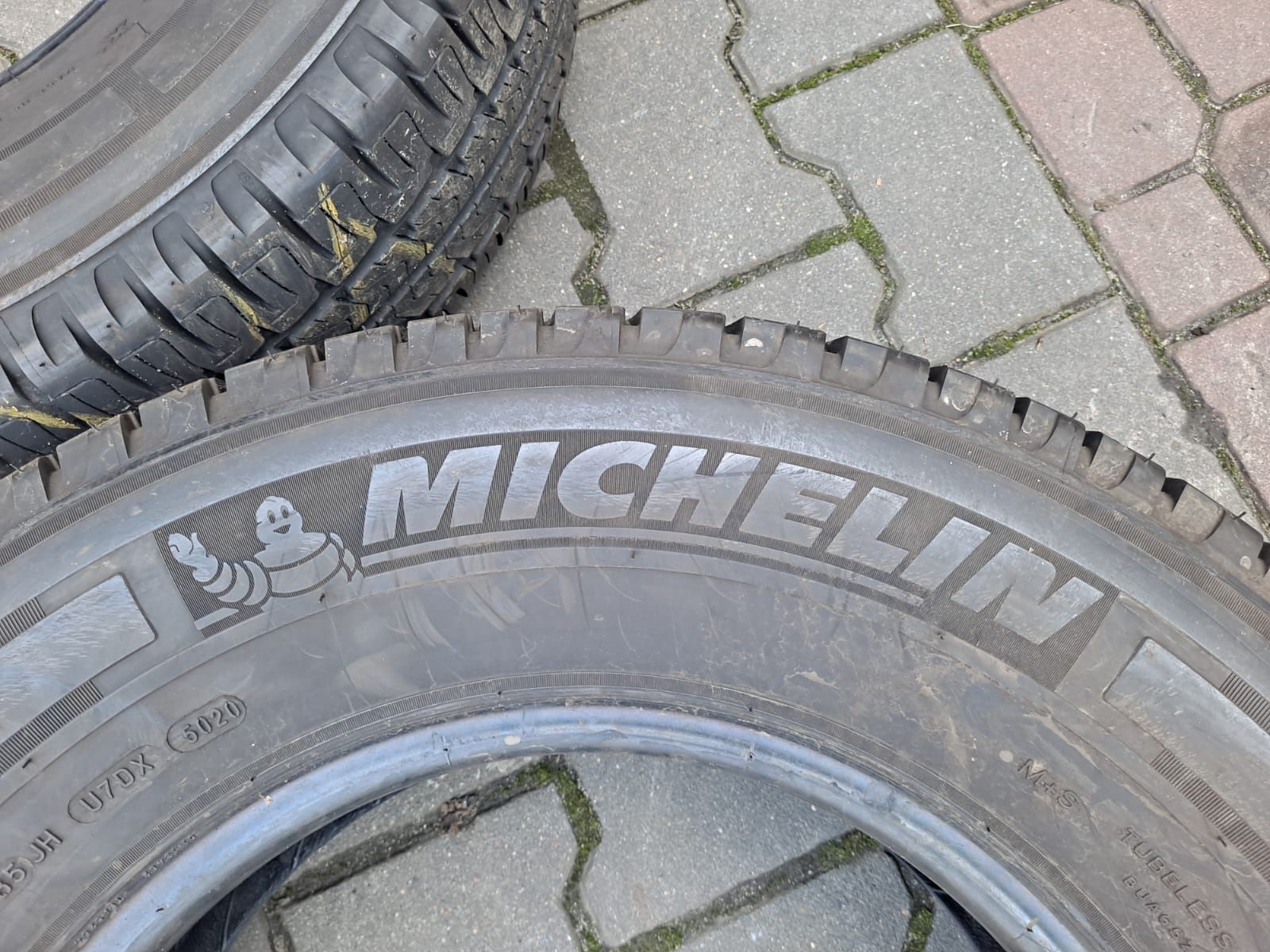 Opony Michelin 225/75R16CP