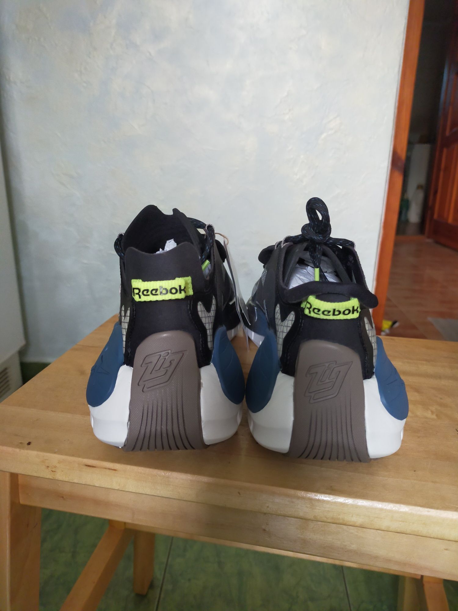 Продаю чоловічі кросівки Reebok