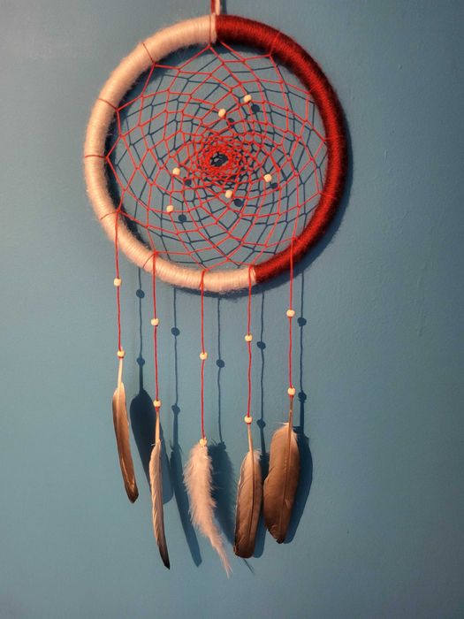 Biało-czerwony łapacz snów