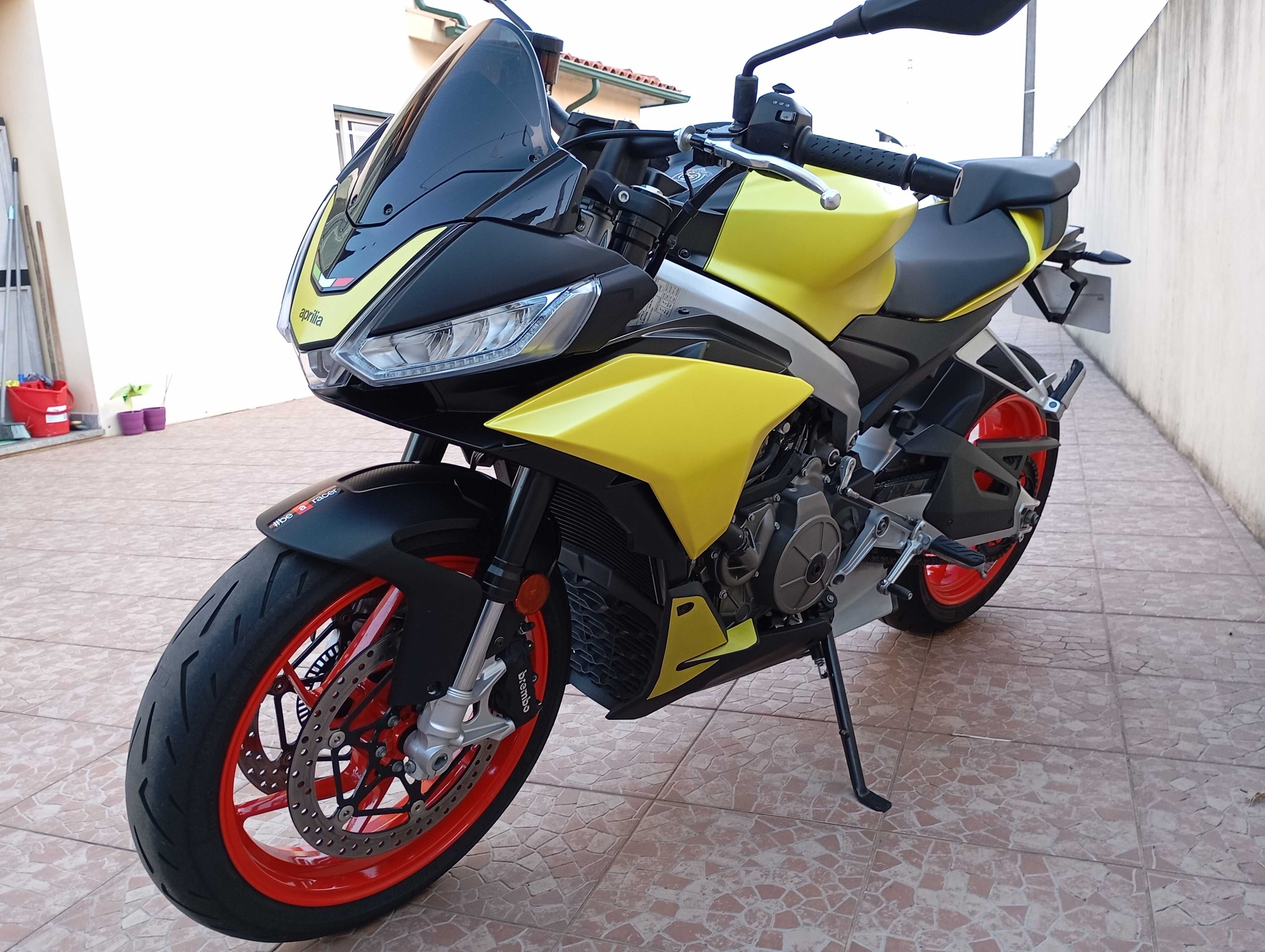 Aprilia Tuono 660 acid gold