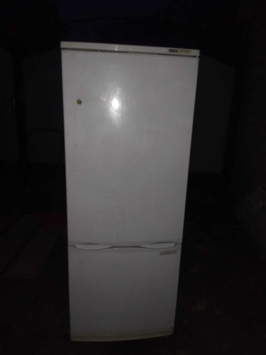 Продам холодильник Атлант