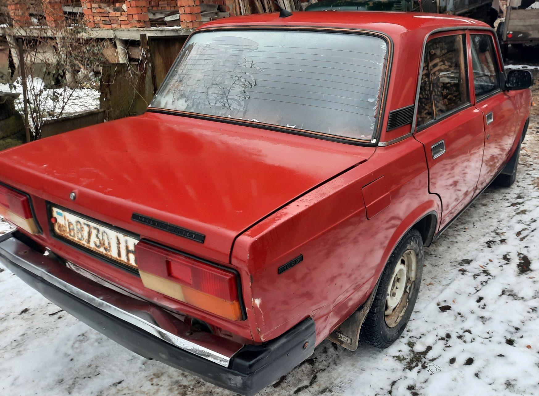 Автомобіль жигуль Lada 2107 (ВАЗ 2107)