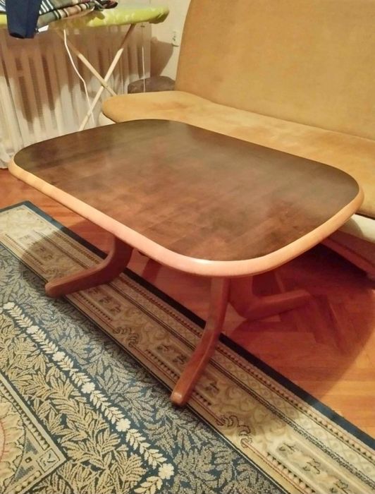 Stół drewniany w bardzo dobrym stanie
