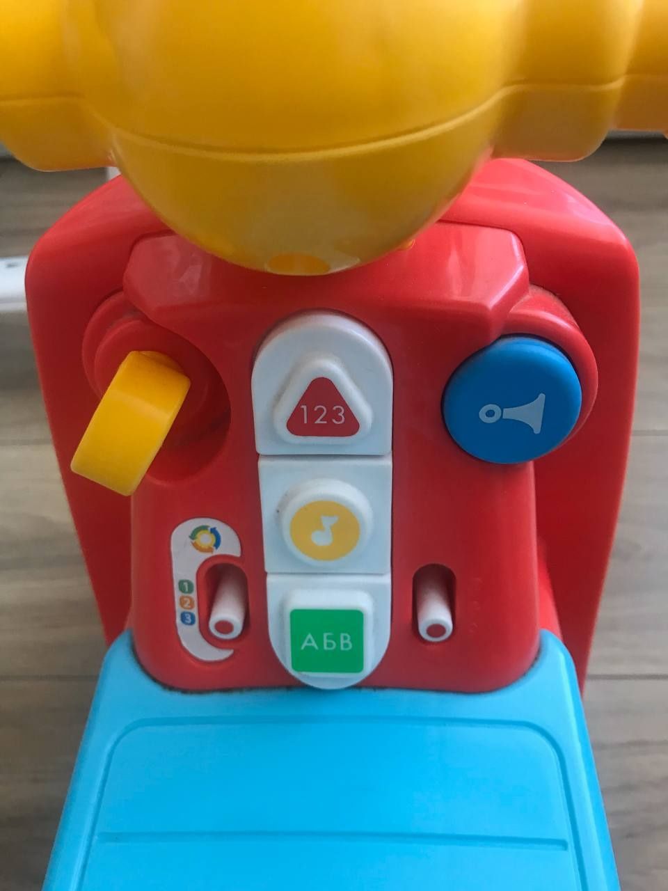 Дитячий толокар скутер музичний FISHER PRICE