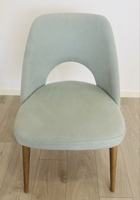 6 cadeiras estofadas cor menta e pes madeira