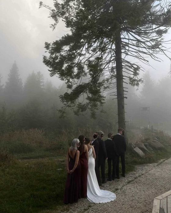 Suknia ślubna z efektem wody na plecach