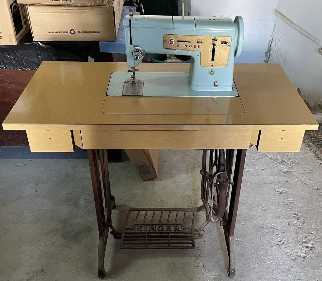 Máquina de Costura SINGER - anos 60 - Vintage