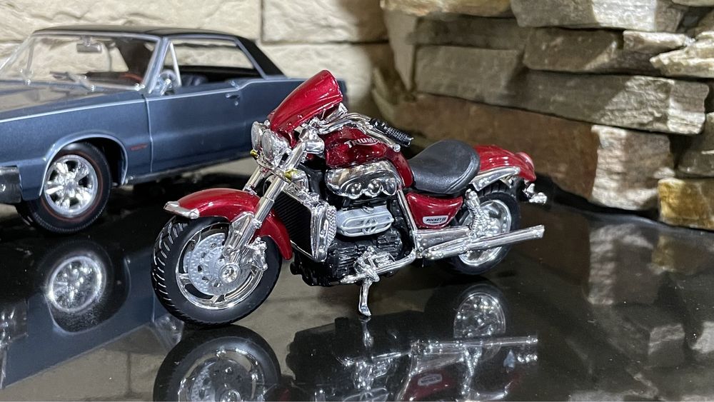 Мото TriumpH ROCKET 3 III 1:18 Bburago модель іграшка машинка мотоцикл