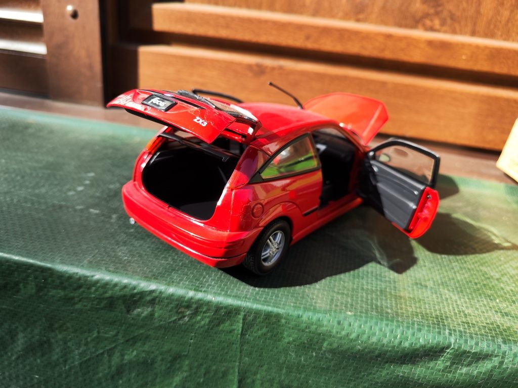 Ford Focus 1:18 MotorMax