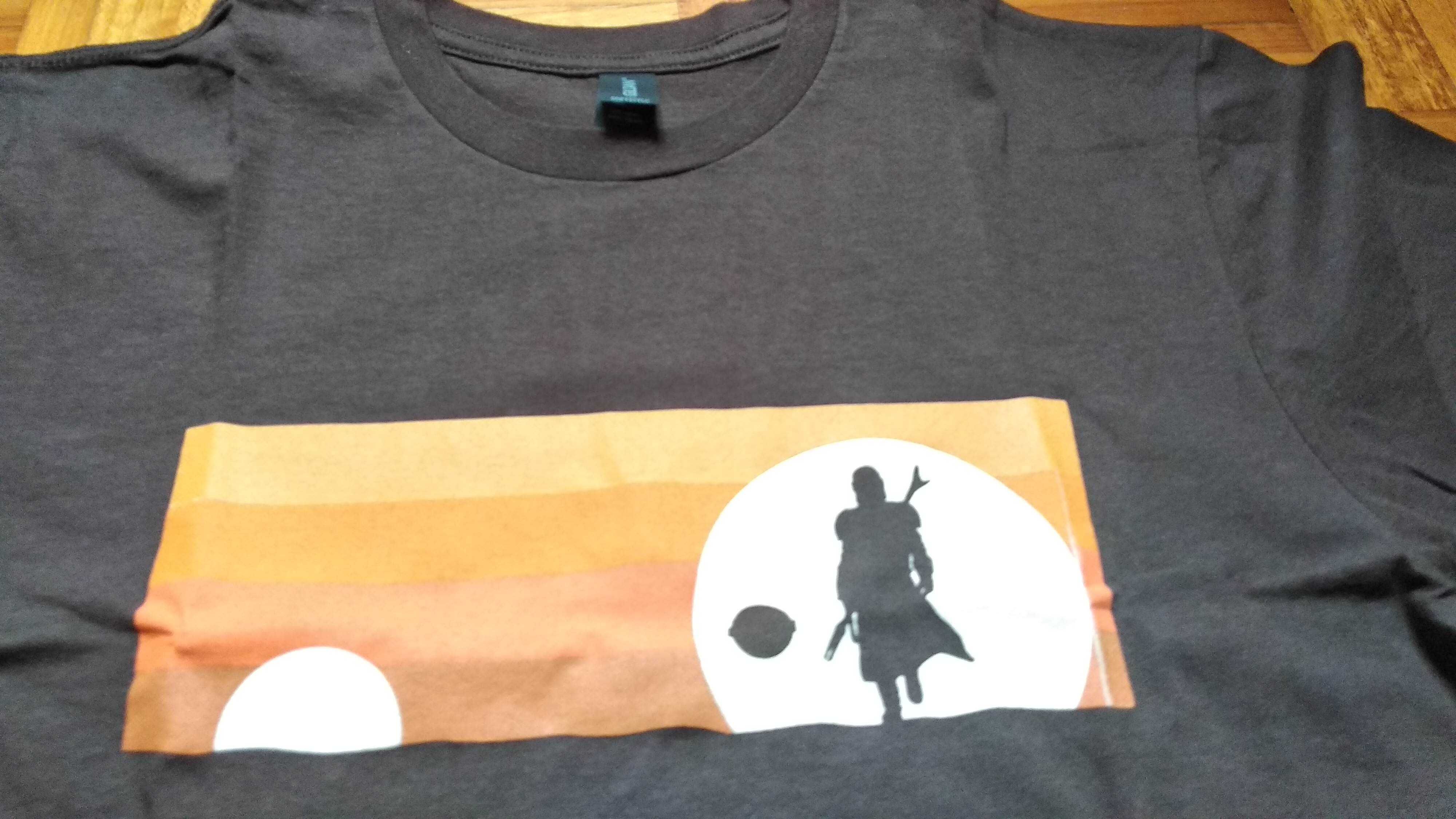T-shirt Star Wars Mandalorian (Castanha) - NOVA