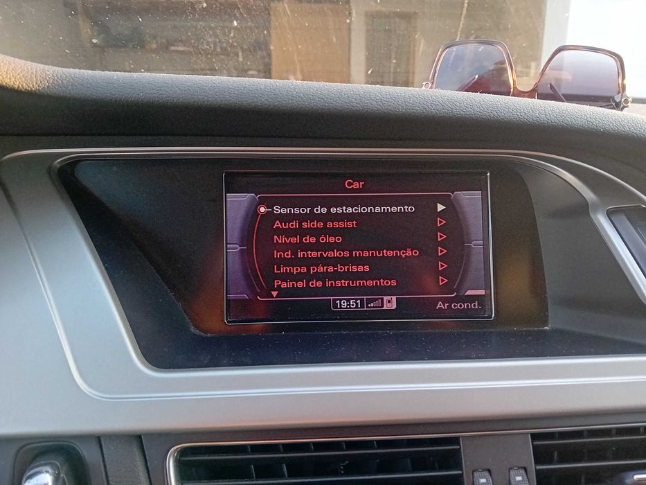 Carro como novo com todos os extras