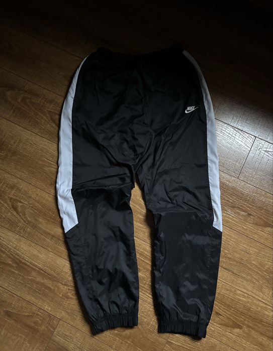 Нейлонові штани Nike