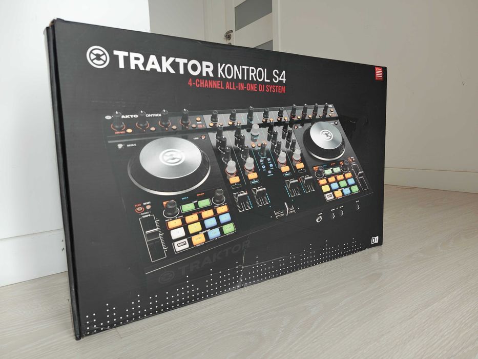 Native Instruments Traktor Kontrol S4 MK2  - stan doskonały