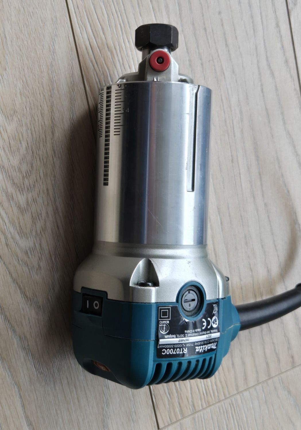 Frezarka Makita RT0700C