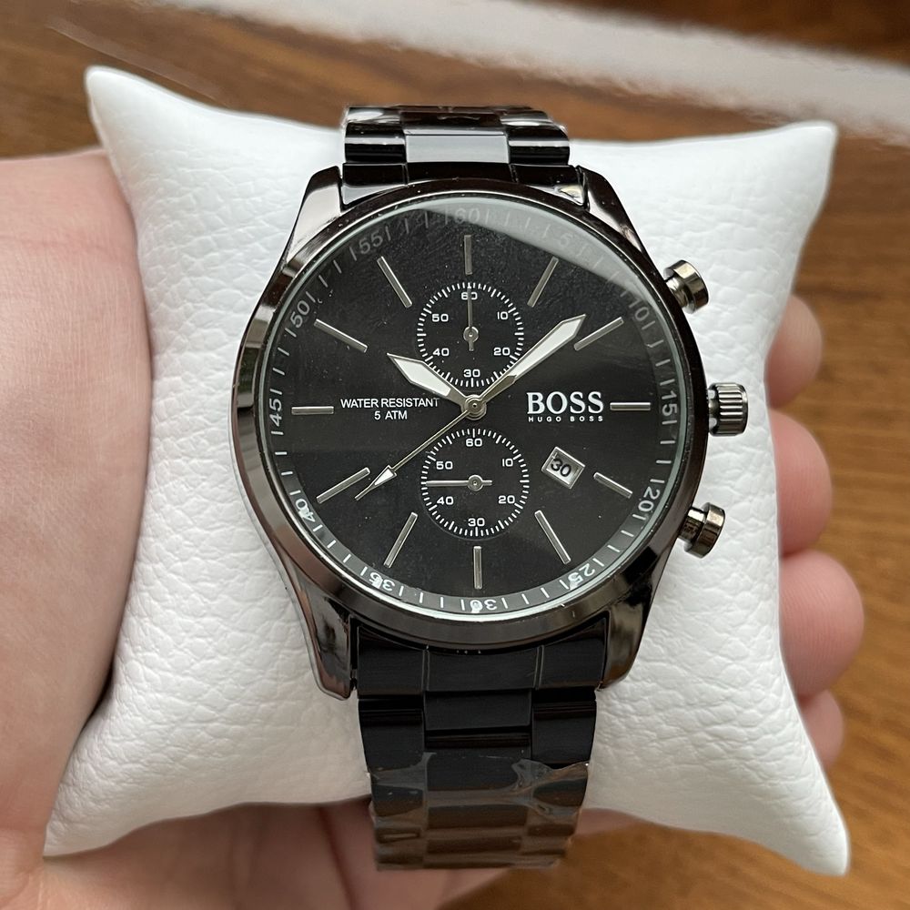 Чоловічий годинник Boss чорного кольору на браслеті