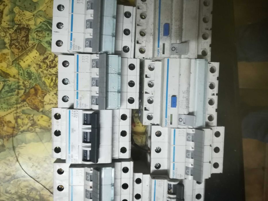 Disjuntores elétricos diferenciais etc