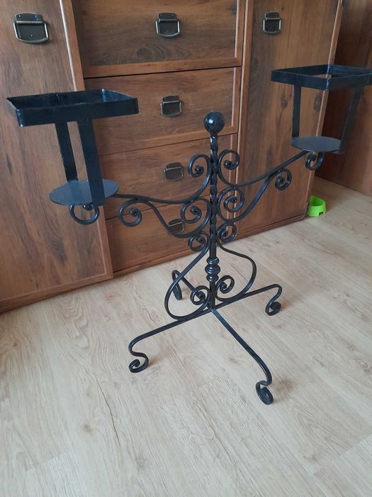 Stojak kuty metalowy na doniczki