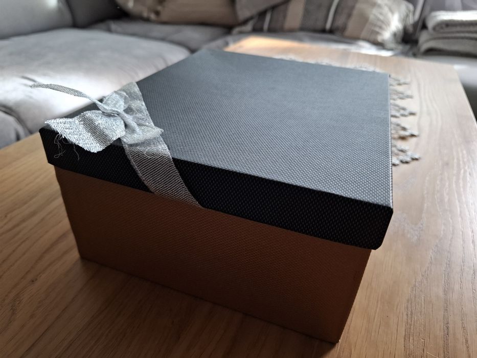 Komplet 2×filiżanka + spodek, biało-złoty - pomysł na prezent