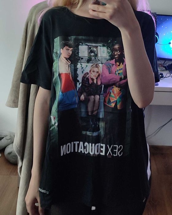 Oryginalna koszulka Pull & Bear z motywem Sex Education