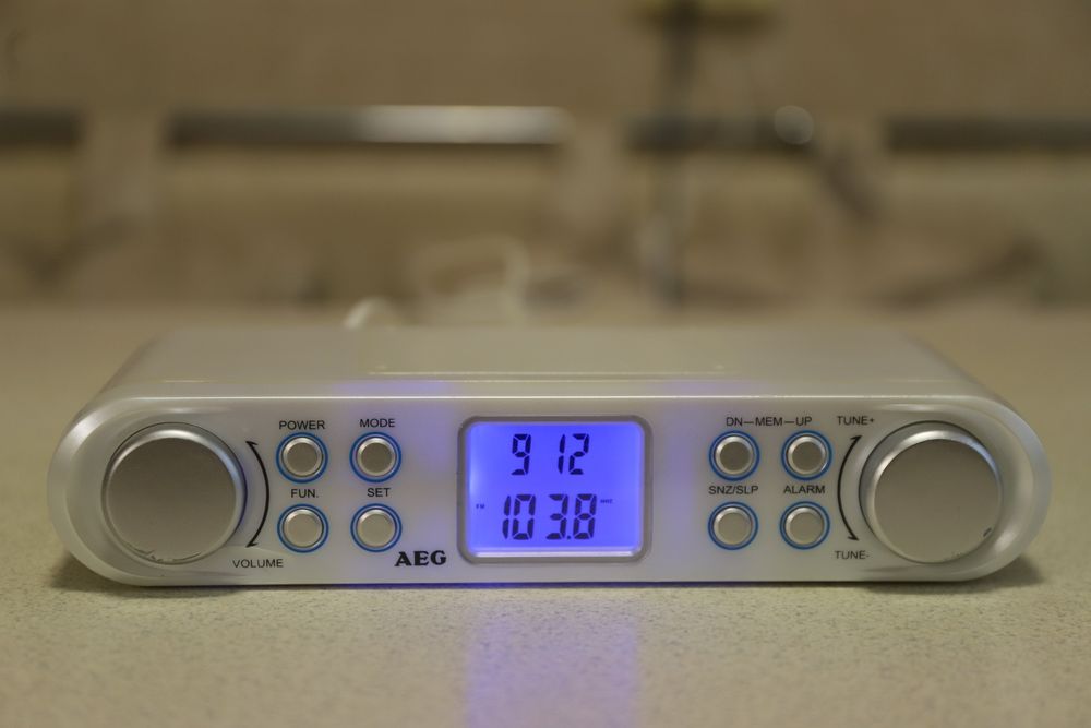 AEG  krc 4344  Clock   FM radio