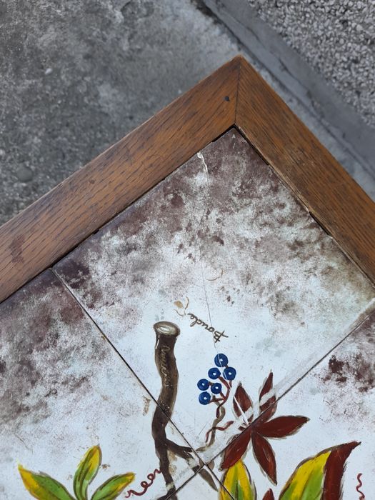 Stary dębowy stolik z terakotą