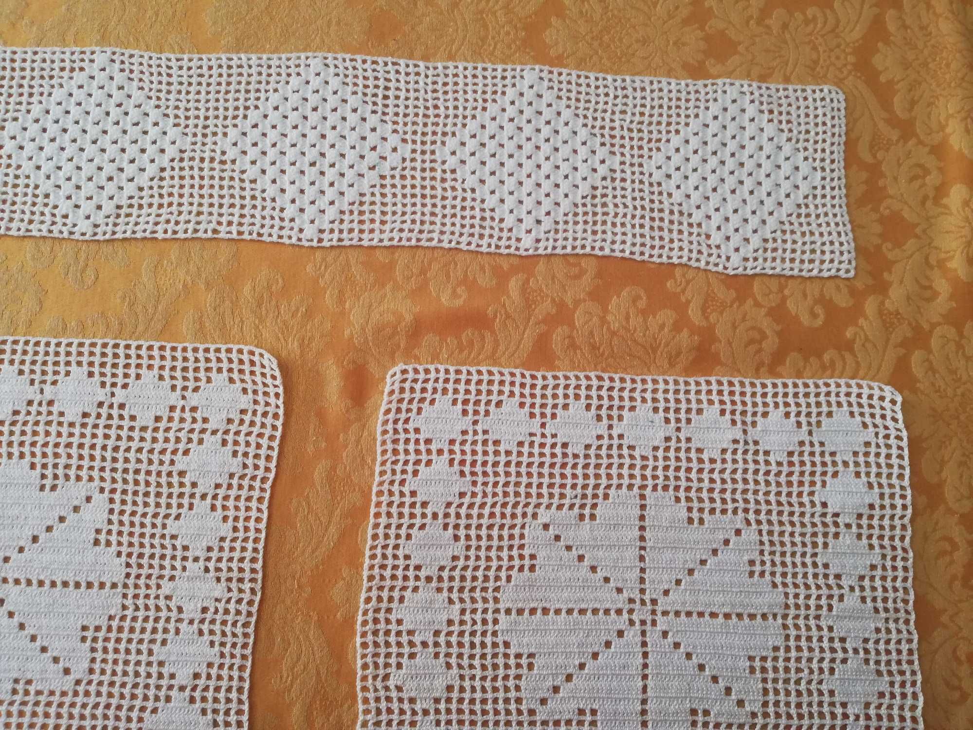 Renda em crochet manual, 12 quadrados e 1 entremeio