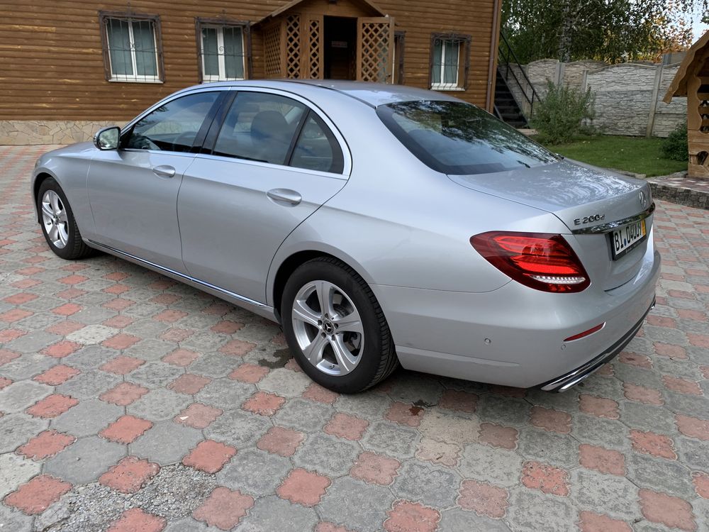 Мерседес E 200