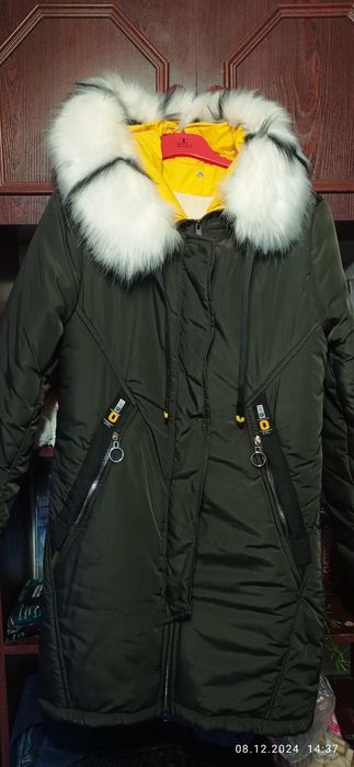 Зимова куртка 48 розмір, стан ідеальний.