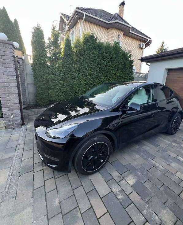 Tesla Model Y Long Range 2025