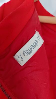 Sukienka Pull & Bear - Czerwona Klasyczna S