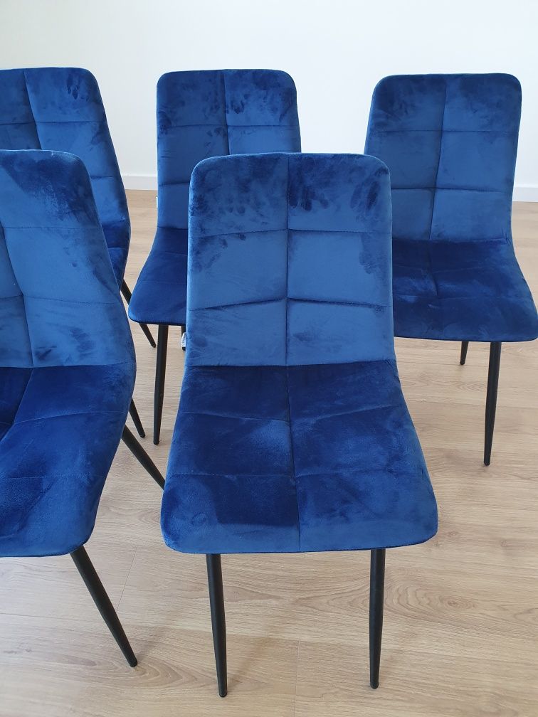 Zestaw 5 nowych krzeseł Homla