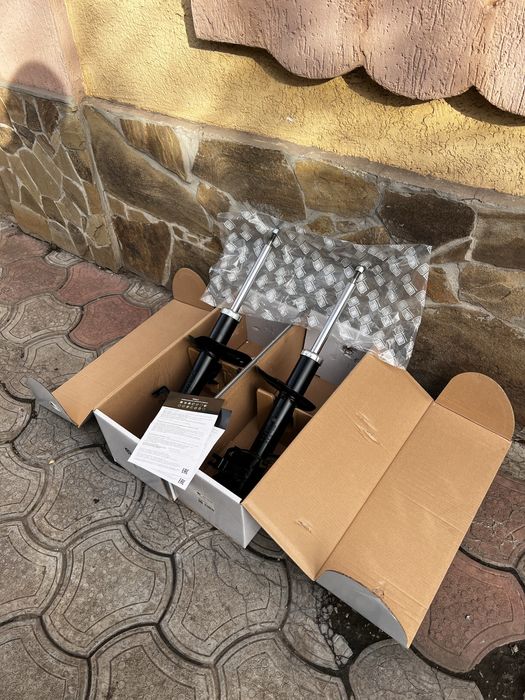 Передні амортизатори стойки Nissan qashqai J10 X-trail Almera, Koleos