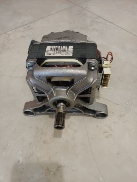 Мотор пральної машини Індезіт