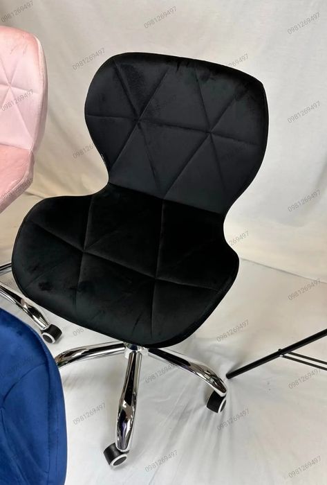 Крісло офісне комп'ютерне для майстра в салон стул кресло