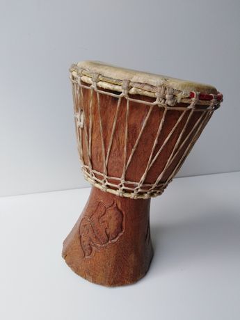 Bęben Djembe - drewniany afrykański bęben ręczny