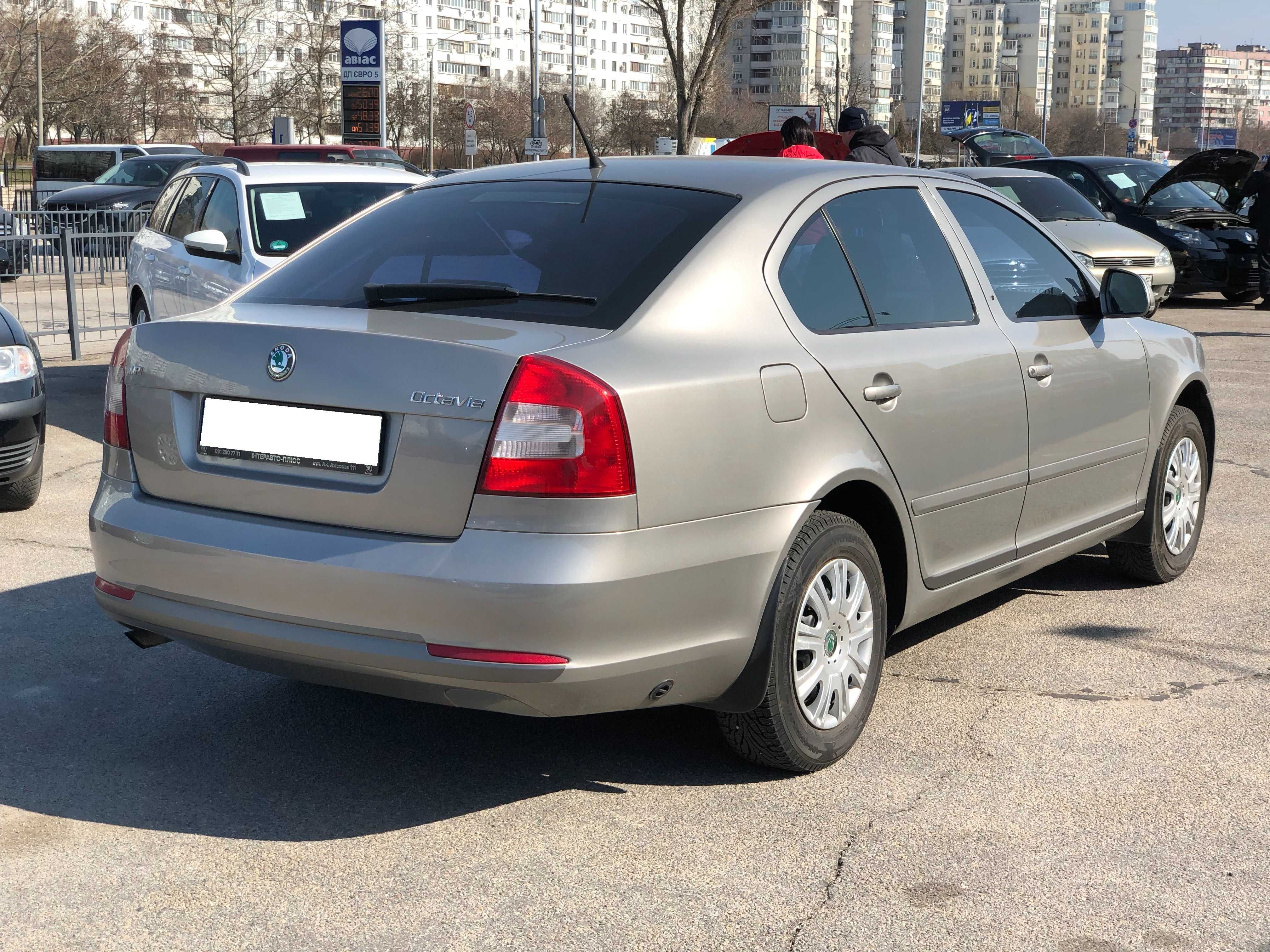 Продам ОФИЦИАЛЬНУЮ Skoda Octavia A5 1.6 Газ-Бензин 2011 года.