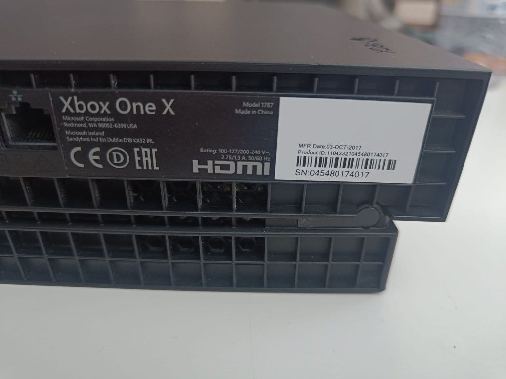 Consola Xbox One X c/ Comando